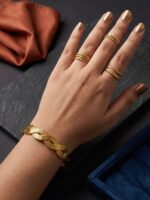 10/10 Baddie Cuff